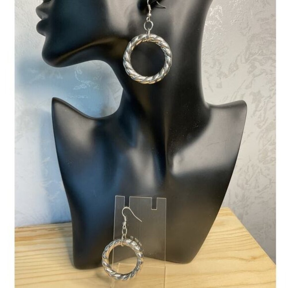 Round Silver Tone Rope Design Dangle Drop Pierced Earrings